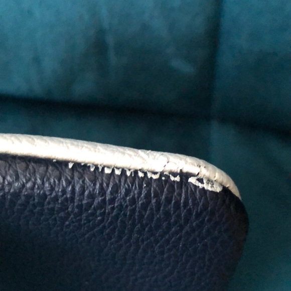 Free w/ purchase or $5 NWOT GUESS Navy/White/Tan Wristlet - Picture 13 of 14